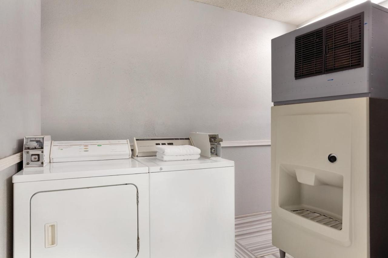 Days Inn By Wyndham Kansas City International Airport מראה חיצוני תמונה