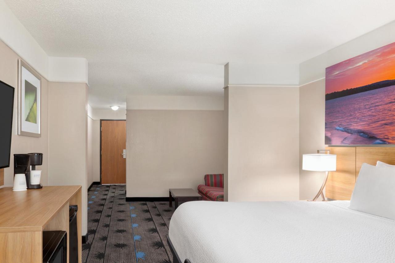 Days Inn By Wyndham Kansas City International Airport מראה חיצוני תמונה