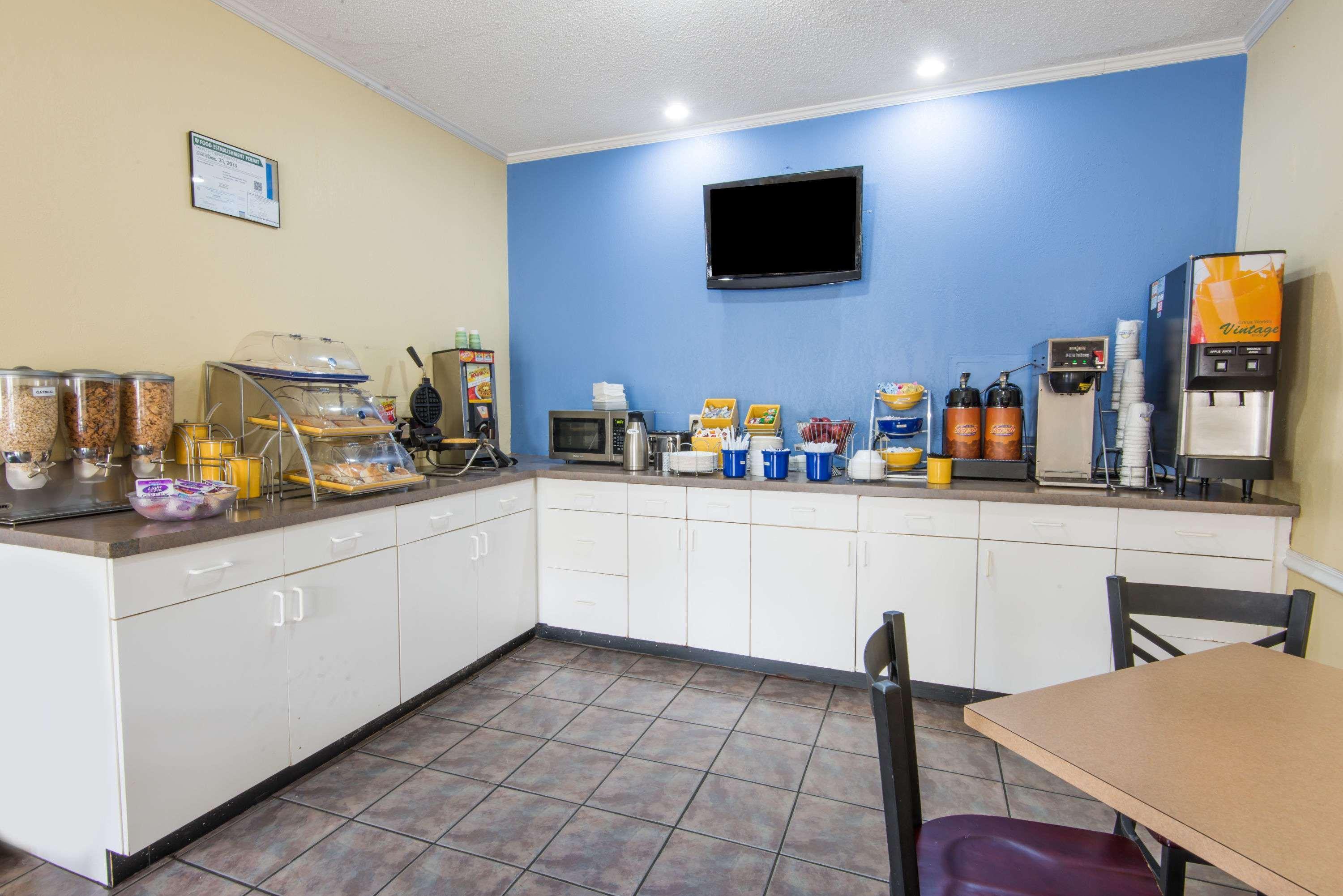 Days Inn By Wyndham Kansas City International Airport מראה חיצוני תמונה