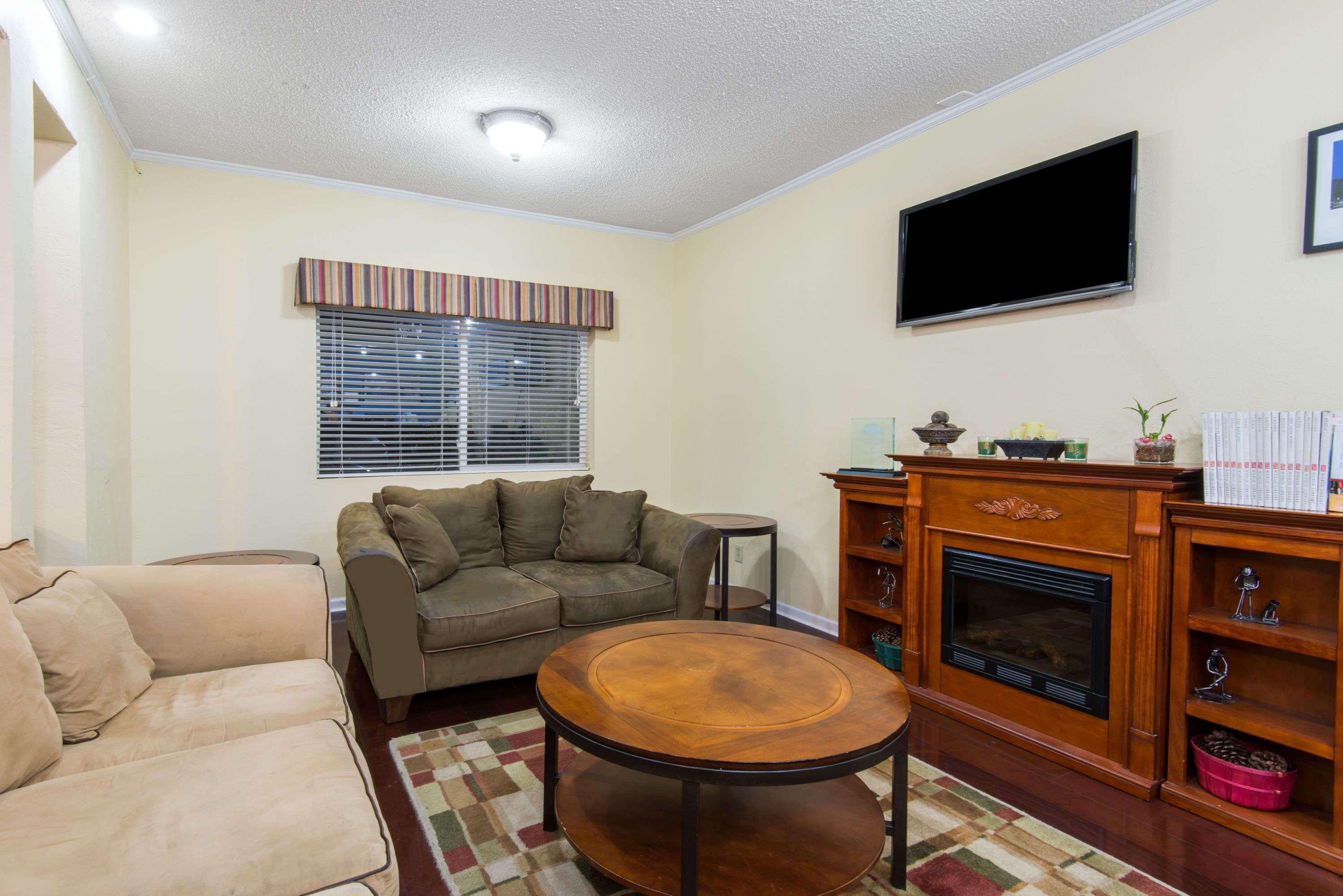 Days Inn By Wyndham Kansas City International Airport מראה חיצוני תמונה
