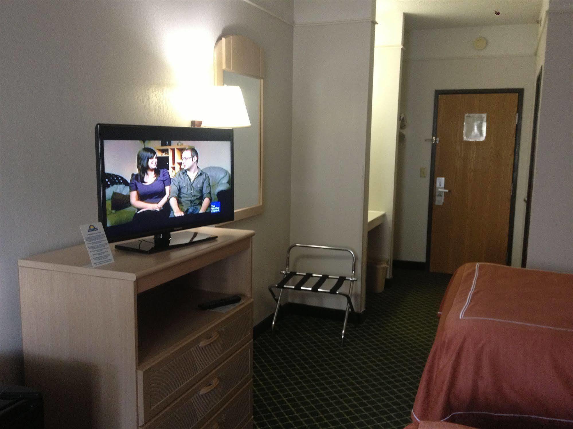 Days Inn By Wyndham Kansas City International Airport מראה חיצוני תמונה